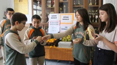 Amasyalı öğrencilerden 'Güven Manavı'nda kasiyersiz alışveriş