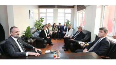 Bakan, siyasi partilere iade-i ziyarette bulundu