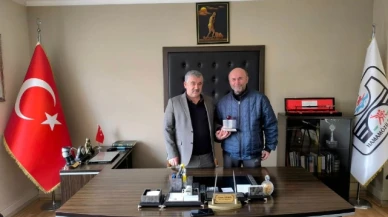 Demir'den emekliye ayrılan personele teşekkür plaketi