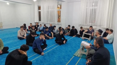 Gençliğe Değer Sohbet ve İlahilerle Gençlik Buluşması yapıldı