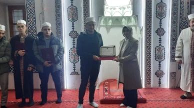 Hafızlar belgelerini Kaymakam Güneş’ten aldı