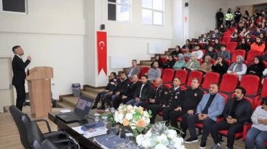 Jandarma Merzifon'da Öğrencilere Eğitim Verdi