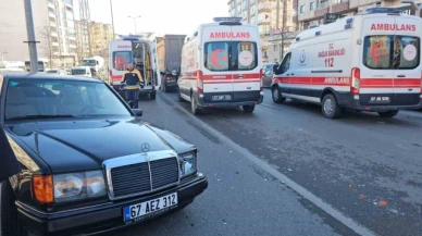 Kamyonun otomobili sürüklediği kazada 4 yaralı