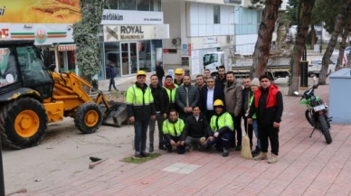 Karaaslan ağaç budayan personelle bir araya geldi