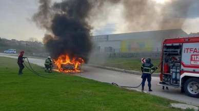 Kız istemeden dönen ailenin aracı alev alev yandı