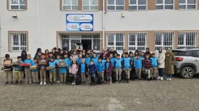 Köy Ortaokulu'na bot ve ayakkabı dağıtımı