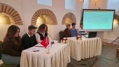 Münazara konusu: Yapay zeka çevirisi mi? İnsan çevirisi mi?