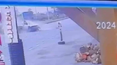 Otomobilin kamyonetle çarpıştığı kazada 3 kişi yaralandı