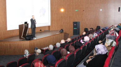 Umreye gidecek vatandaşlara seminer düzenlendi