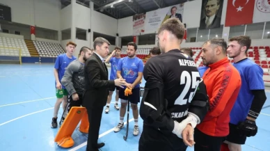 Vali Bakan Hokey Takımını ziyaret etti