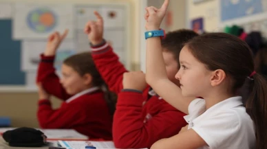 Velilere Müjde! Okul Kıyafetleri Değişmeyecek!