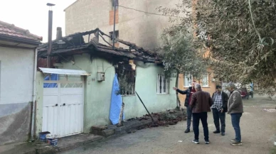 Yaşlı çift çıkan yangında hayatını kaybetti
