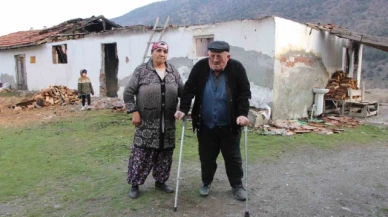 Yaşlı çift kış günü evsiz kaldı: "Sadece sırtımdaki ceket kaldı"
