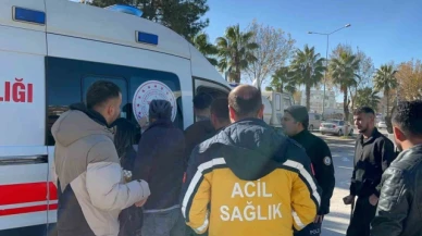 Yıkım esnasında bina iş makinesinin üzerine çöktü