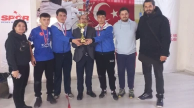Amasya Sosyal Bilimler Lisesi tüm kupaları topladı
