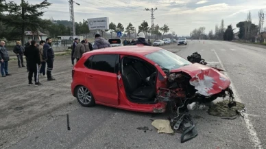 Amasya'da otomobiller kafa kafaya çarpıştı: 7 yaralı