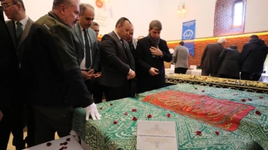 Bakan, Mukaddes Emanetler Sergisi'nin açılışını gerçekleştirdi
