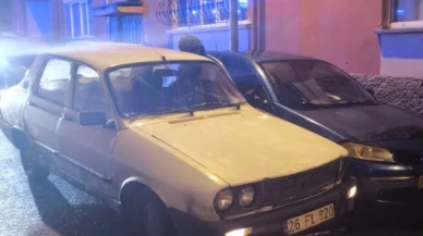 İttiği otomobili ile park halindeki aracın arasında kalan adam hayatını kaybetti