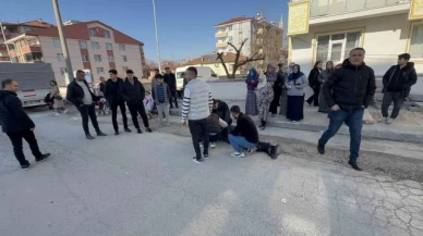 Kaldırıma çıkmakta geç kalan yayaya kamyonet çarptı