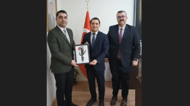 Kartal misafir ettiği Dikici ve Biçer ile vedalaştı