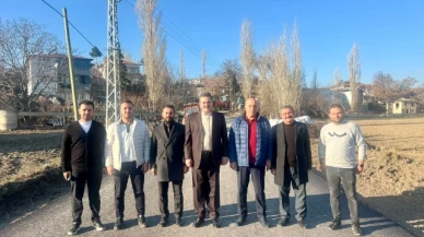 Sıcak asfalt çalışmalarını yerinde inceledi