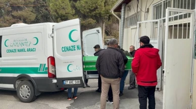 Sırtından bıçaklanan 19 yaşındaki genç hayatını kaybetti