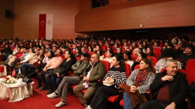 Tiyatro Kulübü Öğrencilerinin Gösterisi Beğeniyle İzlendi
