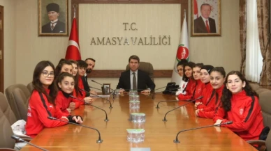 Vali Bakan, Başkan Gül ve sporcularını makamında ağırladı