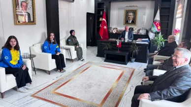 Kara, Özalp’i Makamında Ziyaret Etti