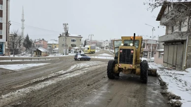 Suluova’da Kar küreme ve Tuzlama Çalışmaları Devam Ediyor