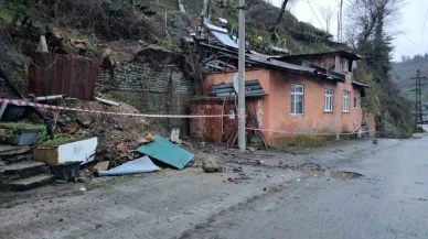 Heyelan sonrası 3 ev tahliye edildi