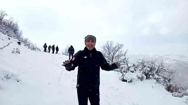 Dağda gezinti yaparken önlerine kurt çıktı: O anlar kamerada