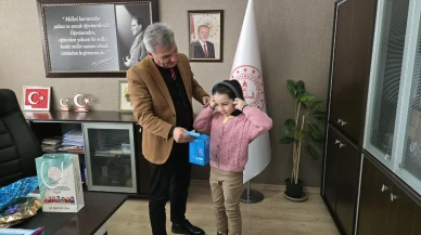 Minik Azra, Müdür Davu’ya istek ve taleplerini iletti