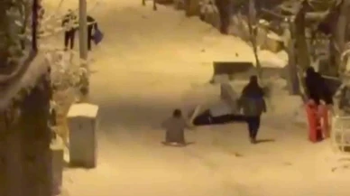 Karda kayak keyfi hastanede bitti... Genç kızın duvara çarpma anı kamerada