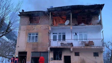 Bir evde çıkan yangında faciadan dönüldü