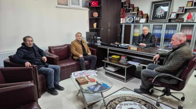 "Barajsız Sendika, Yasaksız Grev, Güvenceli İş istiyoruz!"
