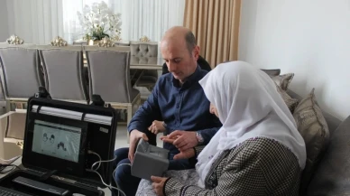 Yaşlı kadının kimlik kartı başvurusu evinde alındı