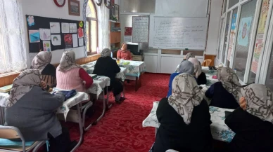Kursiyerlere Bağımlılık ve Ebeveyn Tutumları Eğitimi