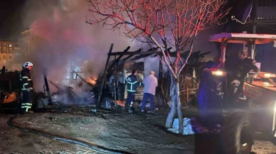 Geceyi aydınlatan yangın korkuttu