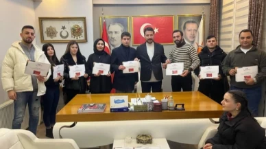 Gönüllü AK Cemre'ler kartlarını aldı