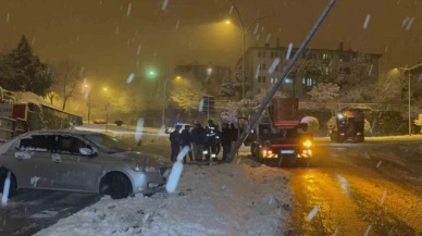 Karla kaplanan yolda 5 ayrı kaza