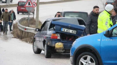 Kazazedeye yardım etmek istedi, kendisi de kazaya karıştı