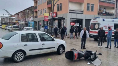 Motosiklet ile otomobil çarpıştı: 1 yaralı