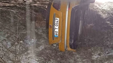 Şarampole devrilen ticari taksinin sürücüsü yaralandı