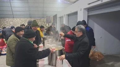 Semt pazarında çorba ikramı