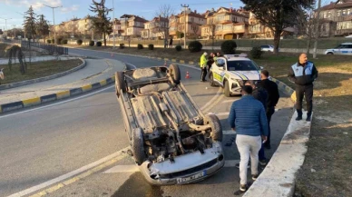 Virajı alamayan otomobil takla attı: Anne ve çocuğu yaralandı