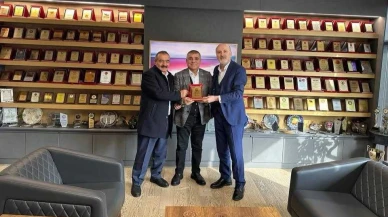 Dernek Başkanı Atasoy’dan Topal’a Teşekkür Plaketi