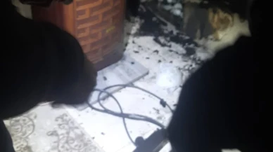 Alev alan uzatma kablosu evi küle çeviriyordu