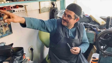 Dünyanın en dar sokağından birinde 45 yıldır ayakkabı tamir ediyor