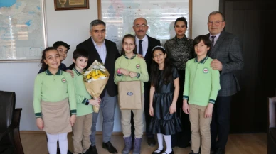 Almanya'ya gitmeden önce Kaymakam Karaaslan'ı ziyaret ettiler